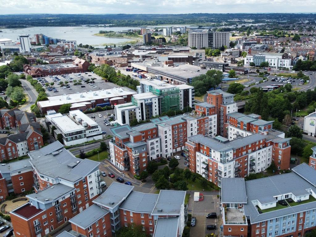 Avenel Way, Poole Quarter, Poole, BH15 3 bed apartment for sale £425,000