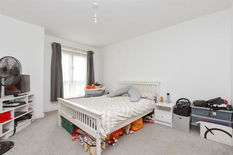 2 bedroom ground floor flat for sale, Springhead Road, Northfleet, Gravesend, Kent