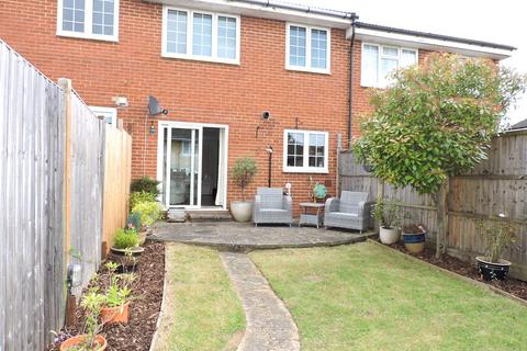 3 bedroom terraced house for sale, Finlays Close, Chessington, KT9