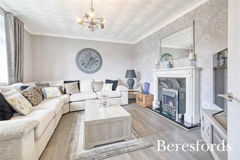 4 Chippenham Road, Romford, RM3 8EX
