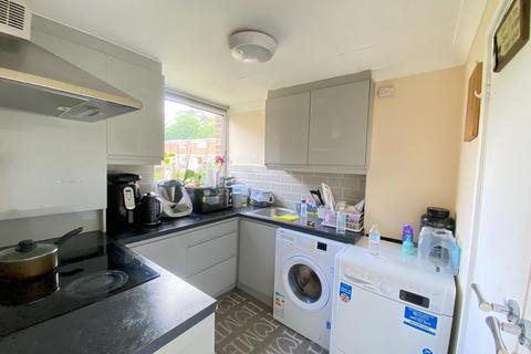 2 bedroom maisonette for sale, WOKING