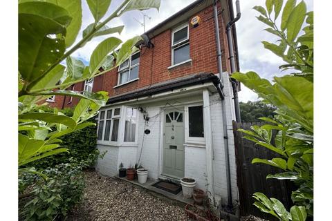 3 bedroom end of terrace house to rent, Triggs Lane, Woking GU21