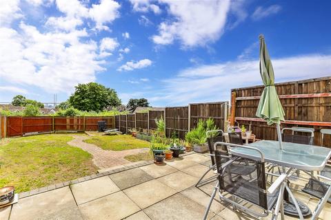 15 Ulverston, Purfleet, RM19 1SW