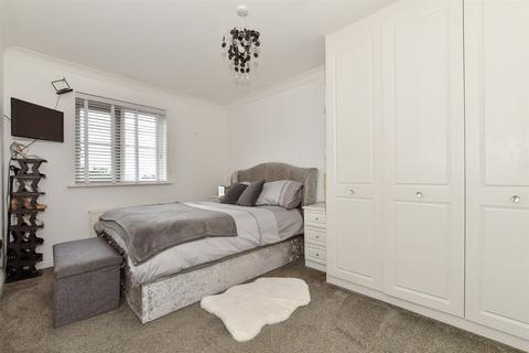 15 Ulverston, Purfleet, RM19 1SW