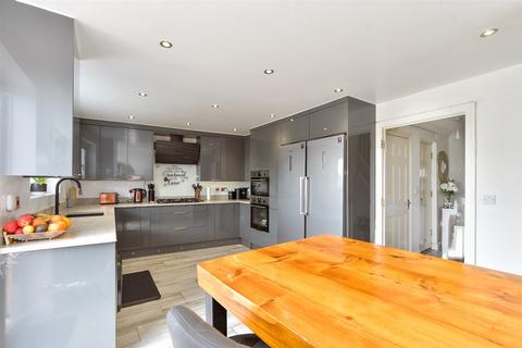 15 Ulverston, Purfleet, RM19 1SW