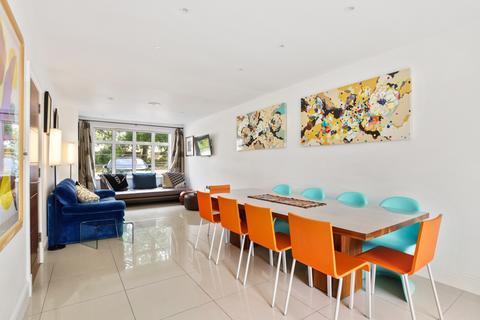 4 Vulliamy Close, London, E4 6JQ