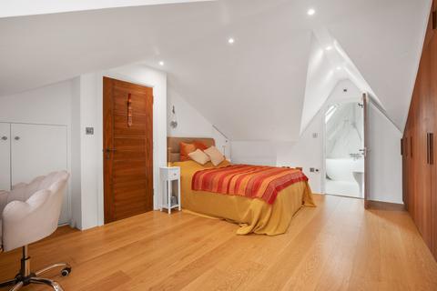 4 Vulliamy Close, London, E4 6JQ