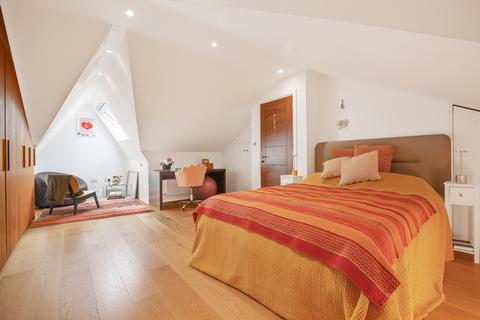 4 Vulliamy Close, London, E4 6JQ