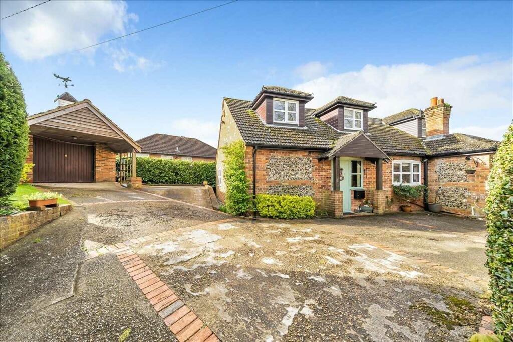 Hollytrees, Two Gate Lane, Overton 5 bed detached house to rent £