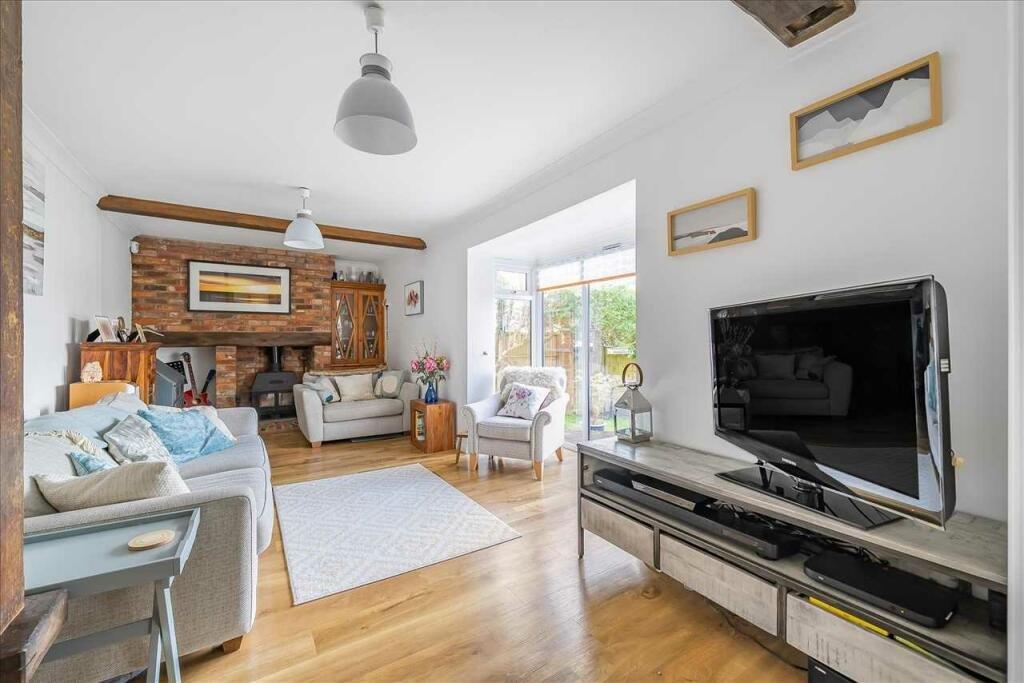 Hollytrees, Two Gate Lane, Overton 5 bed detached house to rent £