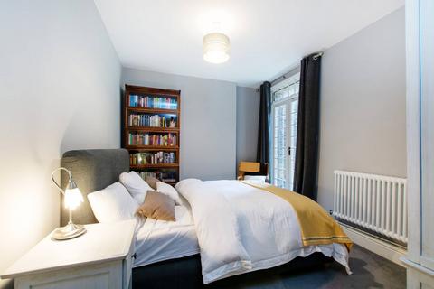 2 bedroom flat for sale, Queenstown Road, Diamond Conservation Area, London, SW8
