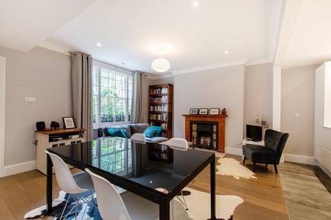 2 bedroom flat for sale, Queenstown Road, Diamond Conservation Area, London, SW8
