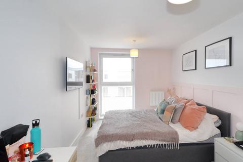 2 bedroom apartment for sale, Mole Road, Hersham KT12