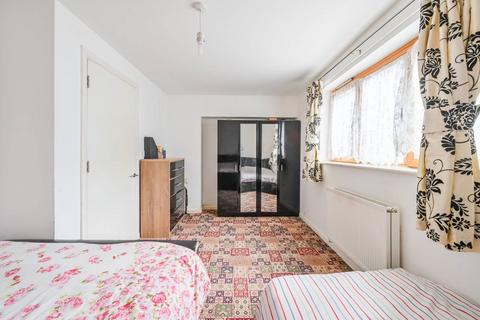 3 bedroom maisonette for sale, Wesley Close, Finsbury Park, London, N7