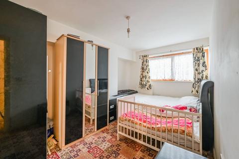 9 Wesley Close, London, N7 7BF