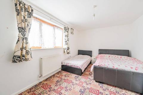 9 Wesley Close, London, N7 7BF