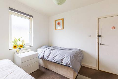 2 bedroom flat for sale, Turnpike Mews, Turnpike Lane, London, N8