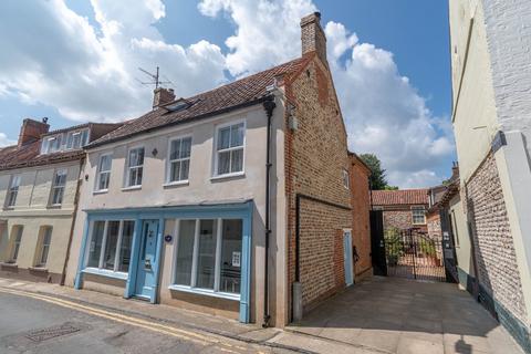 4 bedroom end of terrace house for sale, High Street, Wells-next-the-Sea, NR23