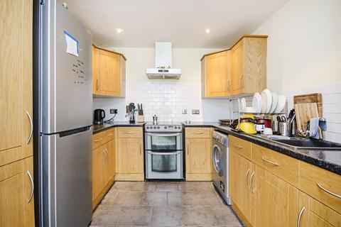 2 bedroom flat to rent, Kenninghall Road, Lower Clapton, London, E5