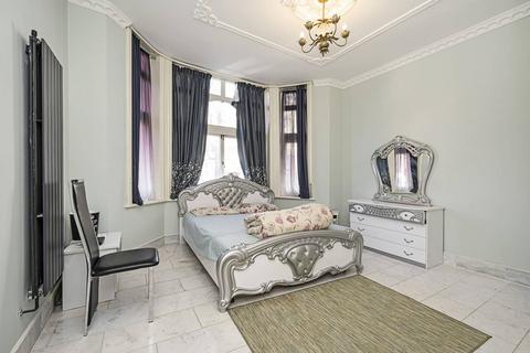 3 bedroom flat to rent, Frognal, Hampstead, London, NW3