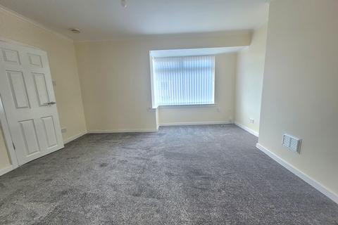 3 bedroom terraced house to rent, Third Avenue, Alexandria G83