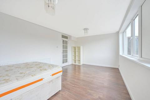 3 bedroom flat to rent, Wessex Close, Kingston, Kingston upon Thames, KT1