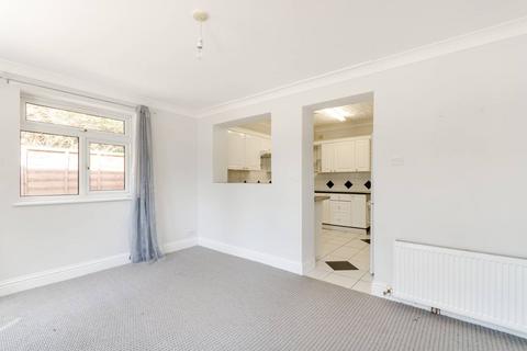 3 bedroom bungalow to rent, Tolworth Park Road, Surbiton, KT6