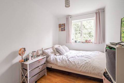 2 bedroom flat to rent, Ribblesdale Avenue, Friern Barnet, London, N11