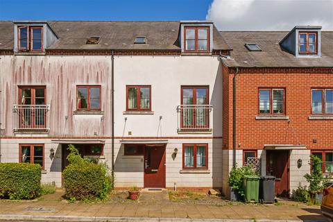 4 bedroom terraced house for sale, Peggs Way, Basingstoke