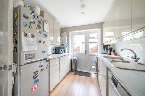 21 Bliss Close, Brighton Hill, Basingstoke, RG22 4EJ
