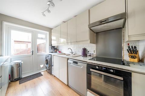 21 Bliss Close, Brighton Hill, Basingstoke, RG22 4EJ