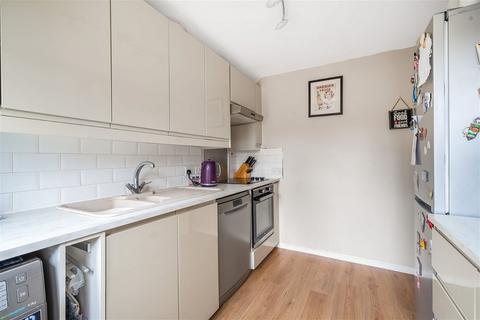 21 Bliss Close, Brighton Hill, Basingstoke, RG22 4EJ