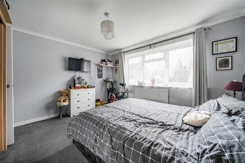 21 Bliss Close, Brighton Hill, Basingstoke, RG22 4EJ