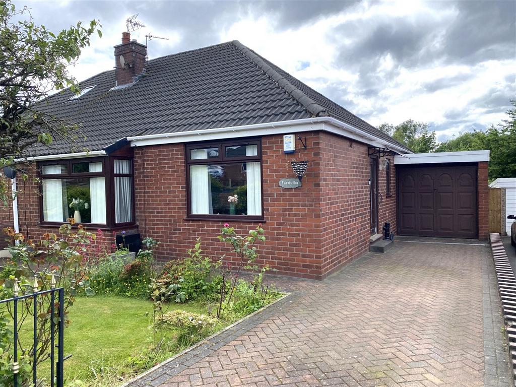21 Carlton Way, Royton 2 bed semidetached bungalow for sale £239,950