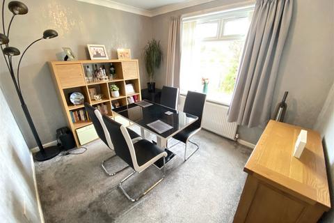 21 Carlton Way, Royton, Oldham, OL2 5AZ