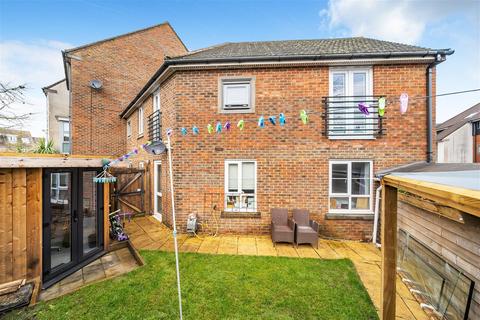 42 Appleton Drive, Basingstoke, RG24 9RX