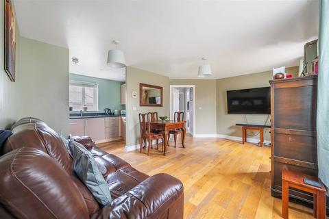 42 Appleton Drive, Basingstoke, RG24 9RX