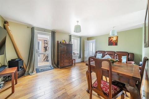 42 Appleton Drive, Basingstoke, RG24 9RX