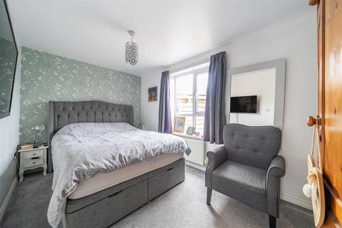 42 Appleton Drive, Basingstoke, RG24 9RX