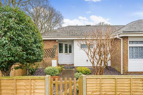 46 Warwick Road, Winklebury, Basingstoke, RG23 8DY