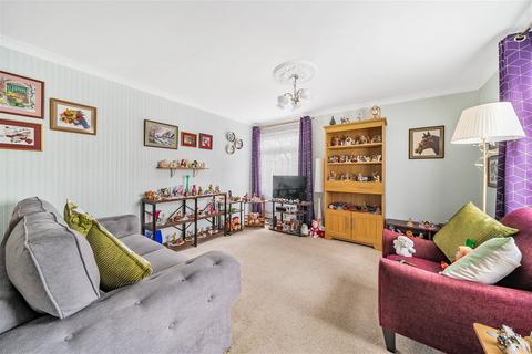 46 Warwick Road, Winklebury, Basingstoke, RG23 8DY