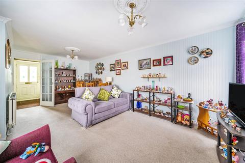 46 Warwick Road, Winklebury, Basingstoke, RG23 8DY