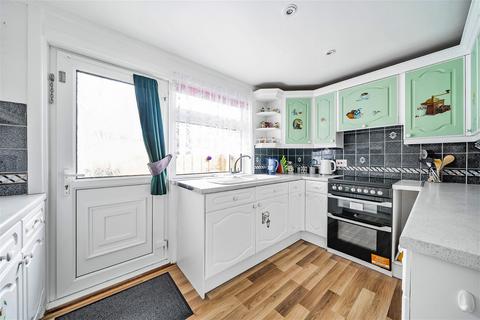 46 Warwick Road, Winklebury, Basingstoke, RG23 8DY