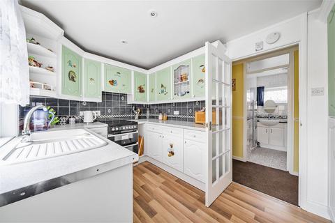 46 Warwick Road, Winklebury, Basingstoke, RG23 8DY