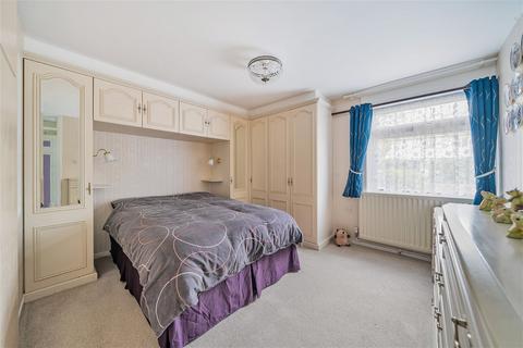 46 Warwick Road, Winklebury, Basingstoke, RG23 8DY