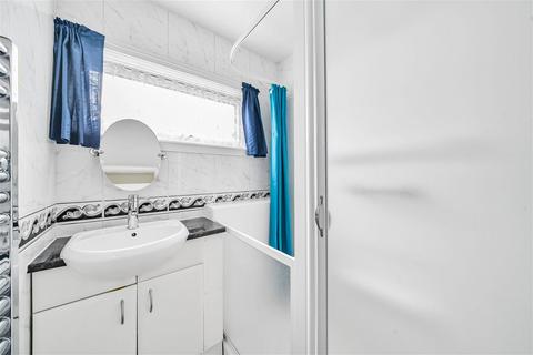 46 Warwick Road, Winklebury, Basingstoke, RG23 8DY
