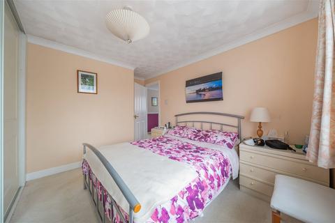 82 Stag Hill, Basingstoke, RG22 6JQ
