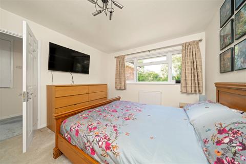 56 Grainger Close, Basingstoke, RG22 4DZ