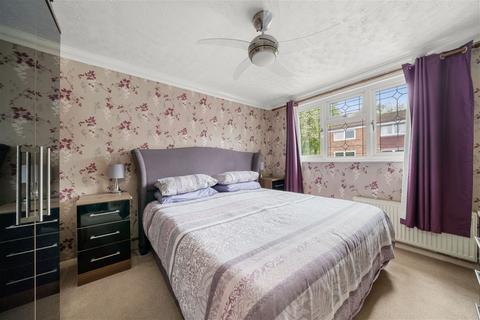 11 Edgehill Close, Basingstoke, RG22 5AB
