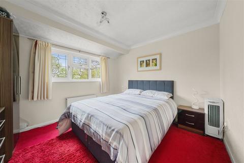 11 Edgehill Close, Basingstoke, RG22 5AB